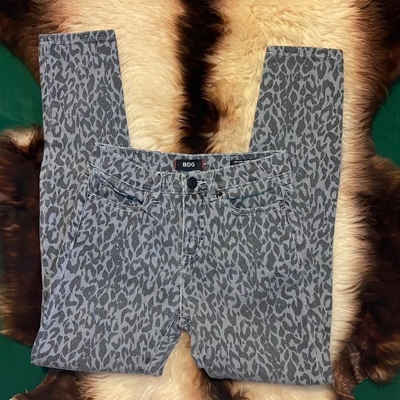 BDG Hi‎ Rise Leopard Print Jeans - Picture 1 of 7